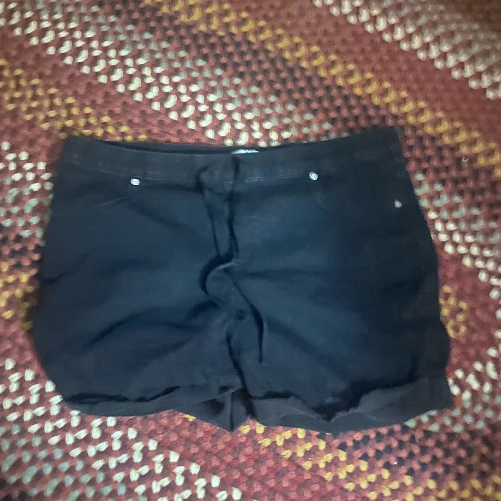 Black short never worn, clean